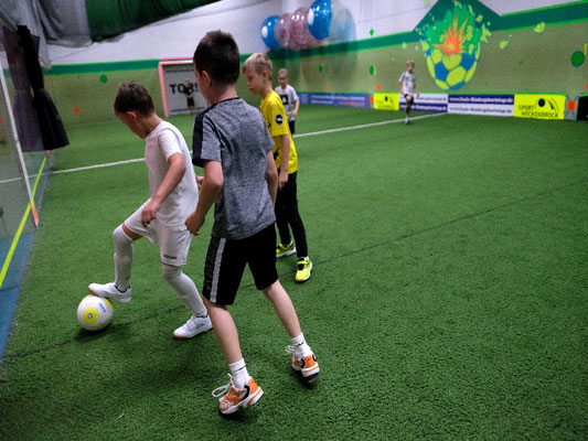 fussball-soccerhalle-kindergeburtstag-guetersloh-owl-funsport