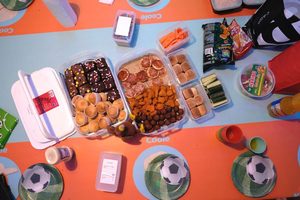 geburtstagstisch-kindergeburtstag-funsport