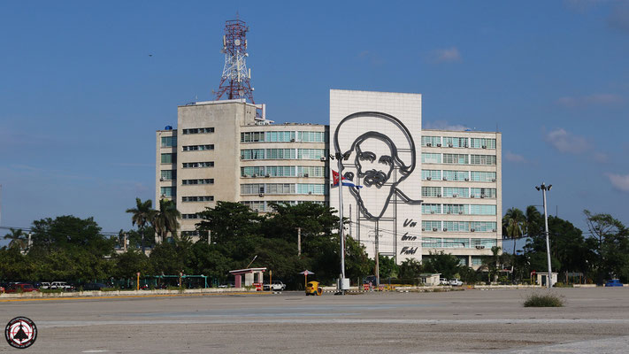 Havanna - Plaza de la Revolución - Platz der Revolution - Post und Telekommunikationsministerium mit Camilo Cienfuegos