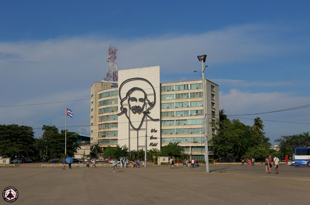 Havanna - Plaza de la Revolución - Platz der Revolution - Post und Telekommunikationsministerium mit Camilo Cienfuegos