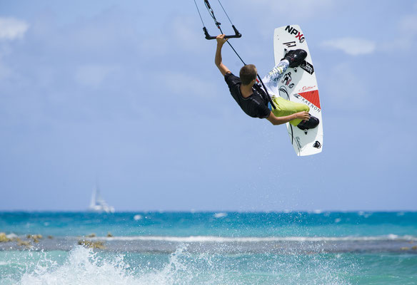 Kitesurf  © The Antigua and Barbuda Tourism Board ATB 