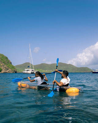 Canoë au large des îles Saintes © Créolement bon, 2017, Comité du Tourisme des Îles de la Giadeloupe CTIG