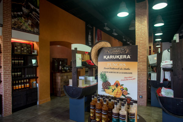 Brennerei Karukera, Verkaufsraum © Guillaume Aricique, 2017, Comité du Tourisme des Îles de la Guadeloupe CTIG 