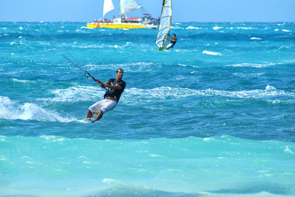 Kitesurf  © The Antigua and Barbuda Tourism Board  ATB 