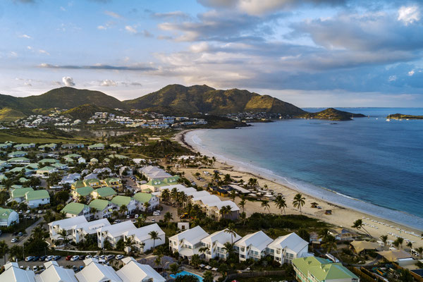 Strand beim Hotel La Playa, Orient Beach mit der Insel Pinel (rechts)  © @  la Playa, via Office de Tourisme de Saint  Martin  