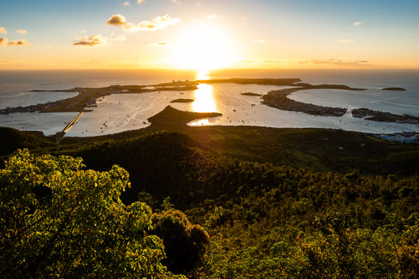 Simpson Bay Lagoon mit Terres Basses, Sandy Ground und Flughafen Sint Maarten © Donovane Tremor, via Office de Tourisme de Saint  Martin 