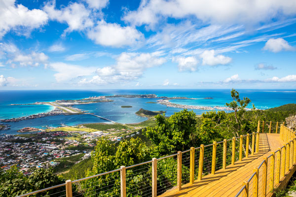 Blick vom Sentry Hill, Ziel des Sessellifts @ ©St. Maarten Tourist Bureau