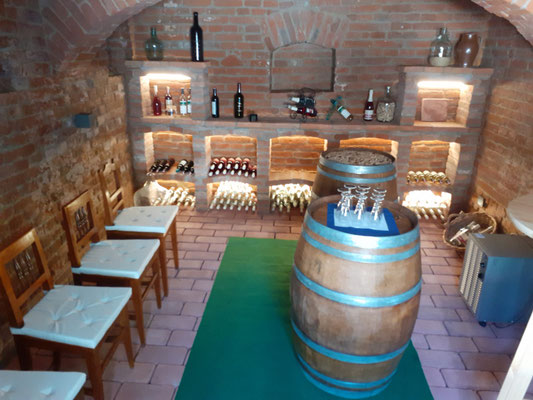 Direktträgerreben Wein  Uhudler Frizzante  Uhudler Rot  Uhudler Traubensaft  Uhudler Marmelade  Familienweingut Südburgenland  Uhudler kaufen  Uhudler online kaufen  Uhudler Südburgenland  Uhudler Wein  echter Uhudler  Uhudler Shop