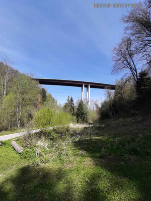 Autobahnbrücke über Vallon des Vaux