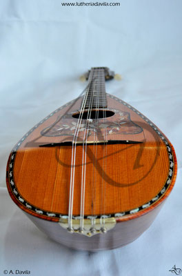 Finale de la restauration de la mandoline Stridello.