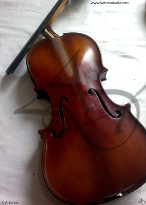 Réparation de rupture de manche de violon.