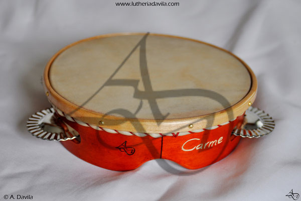 Tambourin en hêtre teinté avec anneau en érable à 5 paires de cymbales.