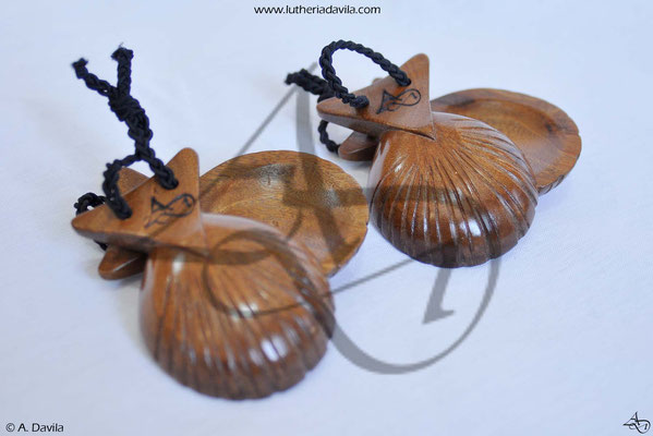 Castanets carved from ipé.