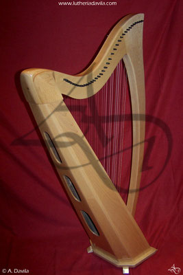 Harpe 36 cordes érable table d'harmonie et épicéa