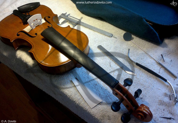 Novo cavalete e cordas de violino.