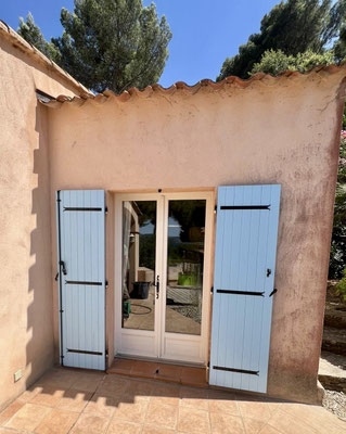 Volets Battants: en bois 2025 sur mesure en rénovation de chez Altiva Pro Menuisier à Hyères 83400