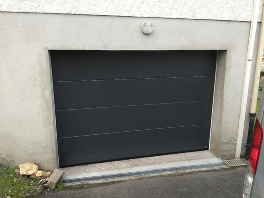 Porte de garage: sur mesure de chez Altiva Pro Menuisier  2022 en rénovation La Seyne Sur Mer, Six-fours-Les-Plages, Sanary, Bandol, Toulon 