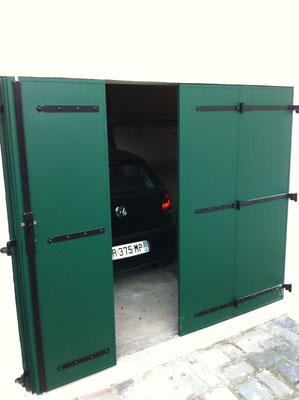 Porte de garage: sur mesure de chez Altiva Pro Menuisier  2021 en rénovation La Seyne Sur Mer, Six-fours-Les-Plages, Sanary, Bandol, Toulon 