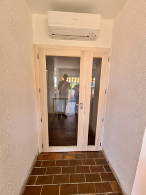 Portes d'entrée en bois: & mixte 2023-2024 sur mesure  en rénovation de chez Altiva Pro Menuisier La Seyne sur Mer, Toulon, Six-Fours-Les-Plages, Bandol, Hyeres