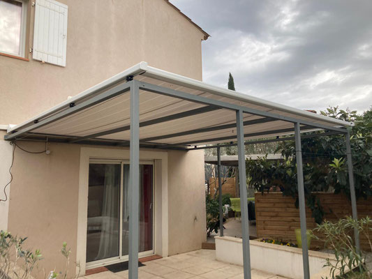 Store Coffre Extérieur : sur mesure de chez Altiva Pro Menuisier à La Seyne Sur 83500 en 2024