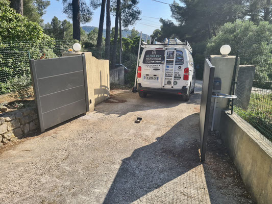 Portail motorisé :sur mesure de chez Altiva Pro Menuisier  Juin 2026 en rénovation au Beausset 83330 