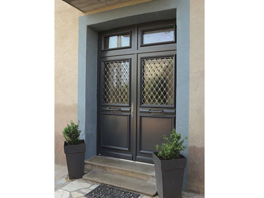 Portes d'entrée en bois:  & mixte 2023-2024 sur mesure  en rénovation de chez Altiva Pro Menuisier La Seyne sur Mer, Toulon, Six-Fours-Les-Plages, Bandol, Hyeres