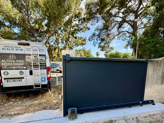 Portail et portillon :sur mesure de chez Altiva Pro Menuisier  Juin 2026 en rénovation à Toulon 83200 