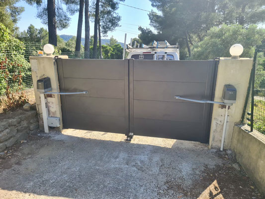 Portail motorisé :sur mesure de chez Altiva Pro Menuisier  Juin 2026 en rénovation au Beausset 83330 