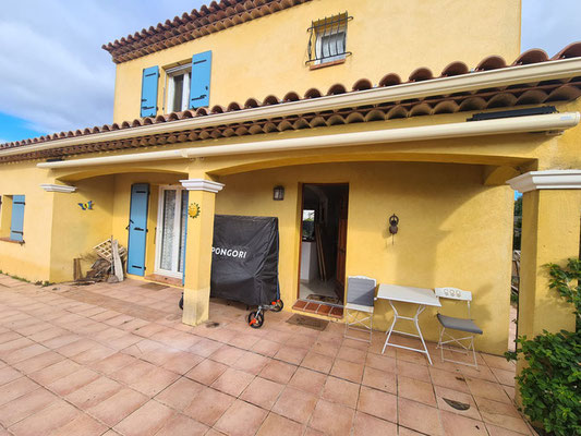 Store Extérieur coffre: sur mesure de chez Altiva Pro Menuisier  2023en rénovation La Seyne Sur Mer 83500