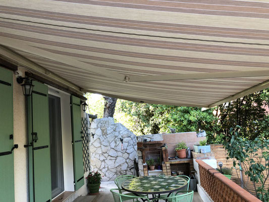 Store Extérieur coffre: sur mesure de chez Altiva Pro Menuisier  2020 en rénovation Sanary-Sur-Mer 83110