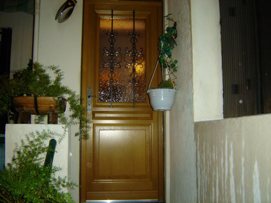 Portes d'entrée en bois:  & mixte 2023-2024 sur mesure  en rénovation de chez Altiva Pro Menuisier La Seyne sur Mer, Toulon, Six-Fours-Les-Plages, Bandol, Hyeres