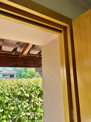Portes d'entrée en bois: 2025 sur mesure en rénovation de chez Altiva Pro Menuisier à Nans Les Pins