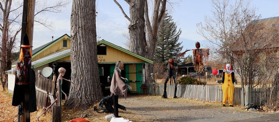 on the way to Tahoe City we saw numerous drive ways full of Halloween creatures