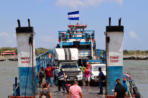 We arrive in San Jorge and jump on the next Ferry