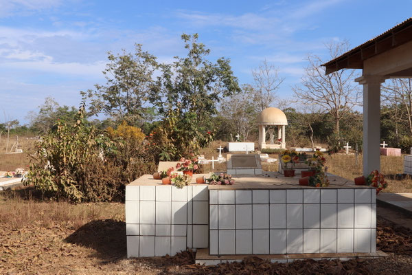 Cemetery driving towards Montezuma