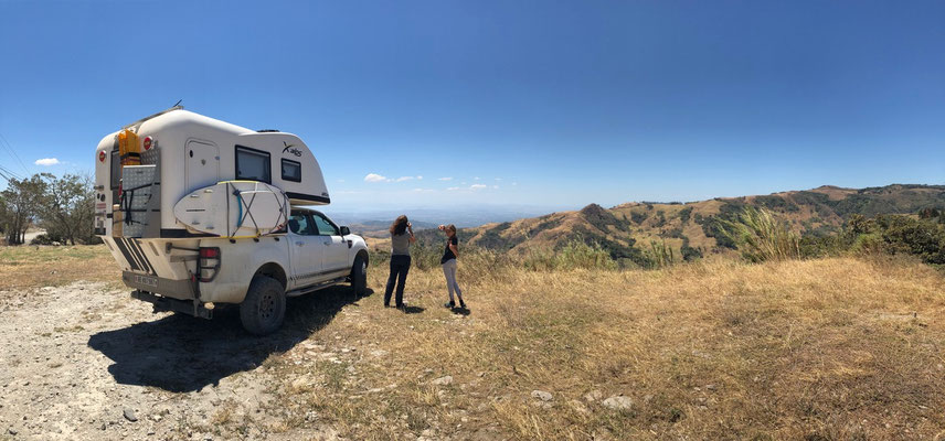 We started our decent from Monte Verde and stopped to take a picture..