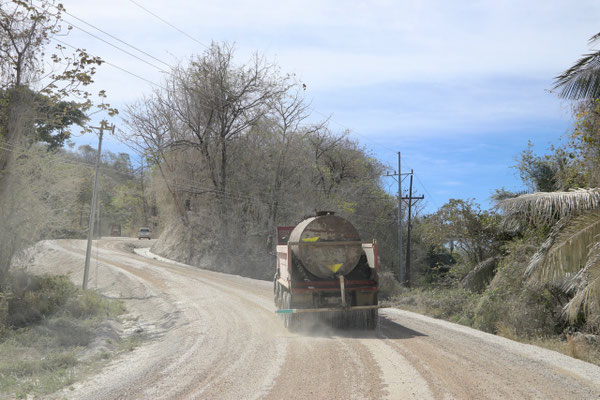 Back on the gravel road heading south on Nicoya...