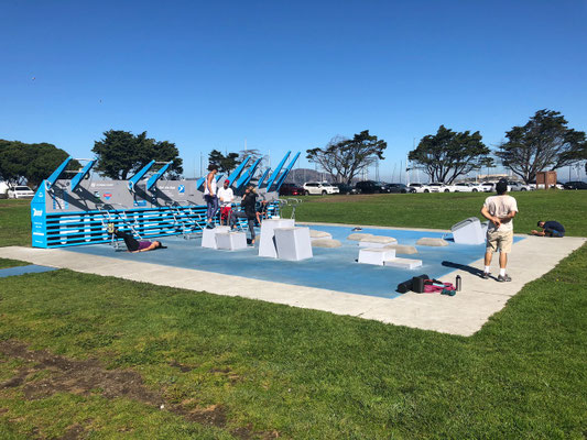 Jogging and fitness sports belongs to the bay side promenade in San Francisco