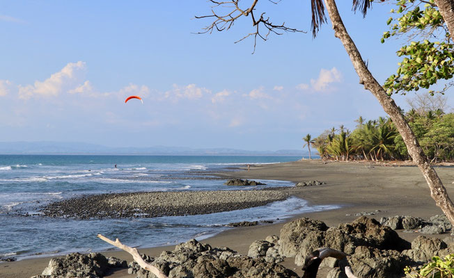 ...and I'm back on the water practising my jibes and tacks - not only the kite foiling in the afternoon, but the waves from 6am till noon are awesome - after riding Pavones left-hand break on my SUP I do believe I now have the surfers drug in me!! 