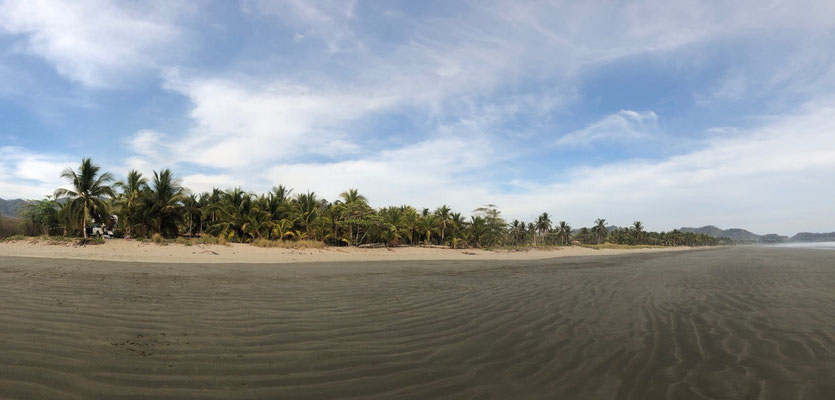 Playa Coyote a few km long beach with an amazing long low tide surf