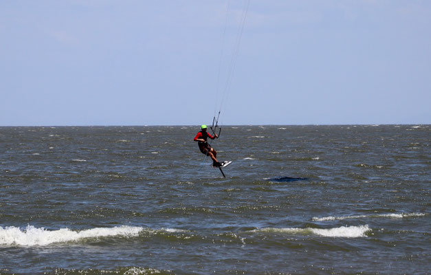 The wind had died down a bit which gave me the opportunity for a relaxed evening foil session...
