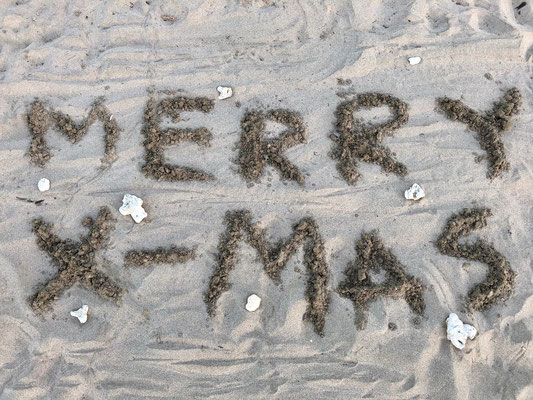 ..."Merry X-mas out of sand & beach wood 