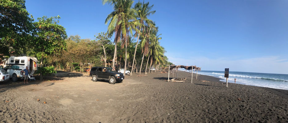 After leaving the Nicoya peninsula we never though we'd find anything more beautiful than the beaches we saw there - Driving south we past Jaco once again went shopping and then head to Playa Hermosa just a few k's done the road - a tip we got from Gigi!!