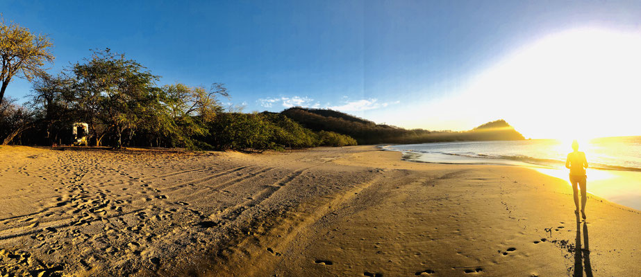 Here a panorama of the beach at sunset