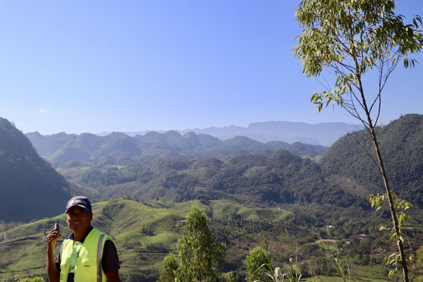 As we got on to the gravel we started to loose altitude as we drove down very steep roads - here a view over the Jungle below...