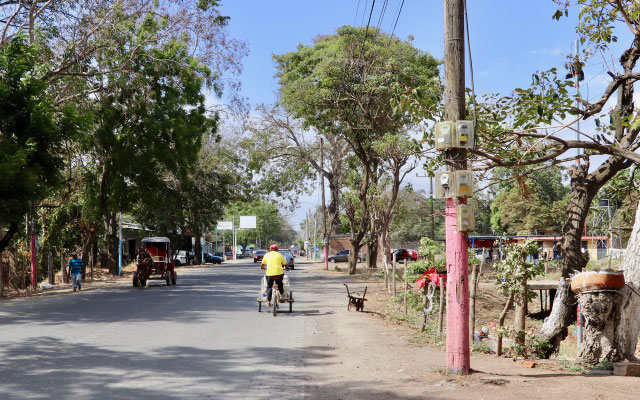 Our destination - Ometepe Island - the biggest volcano Island in a fresh water lake in the world - on the way we see three wheel bicycles and taxi motorbikes
