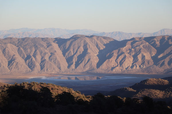...we had a beautiful view down the other side of the mountains on to an unknown salt lake