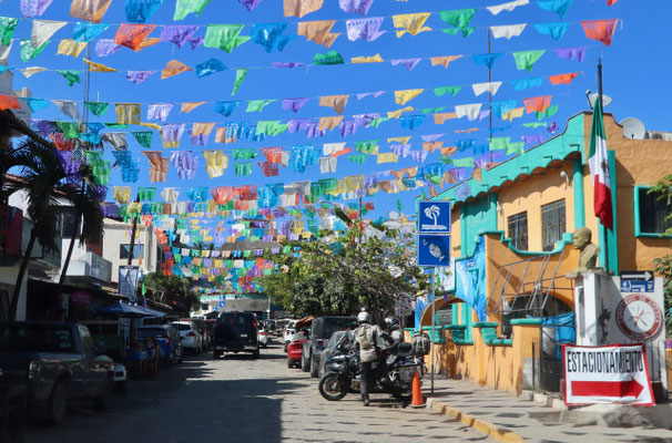 After leaving Chacala after a cup of coffee and headed south down the pacific coast - first stop Sayulita