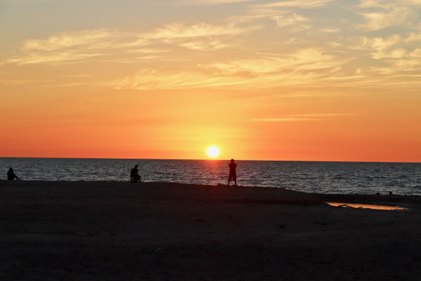 We found a great spot right on the beach in front of the pier and close to Celestun village. We set up and watched the sun go down.