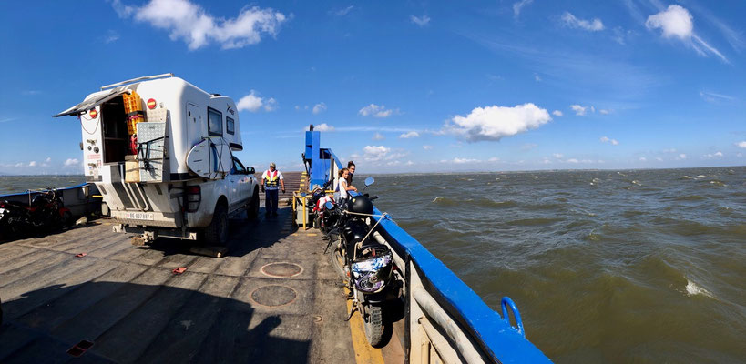 We drove of early morning hoping to catch the first ferry to the main land, but under estimated the time to get to the port, so just 5 minutes before departure we arrived and to our surprise they let us jump on